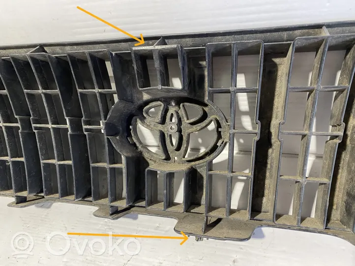 Toyota Land Cruiser (HDJ90) Maskownica / Grill / Atrapa górna chłodnicy 5310060080