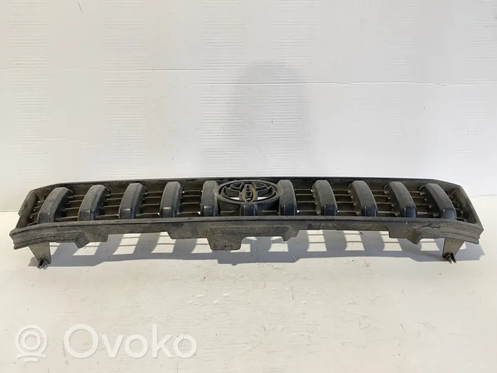 Toyota Land Cruiser (HDJ90) Etupuskurin ylempi jäähdytinsäleikkö 5310060030