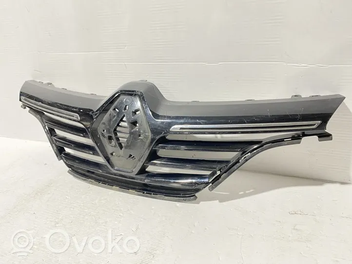 Renault Megane IV Etupuskurin ylempi jäähdytinsäleikkö 622562805R