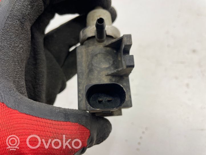 Volkswagen Golf IV Vacuum valve 