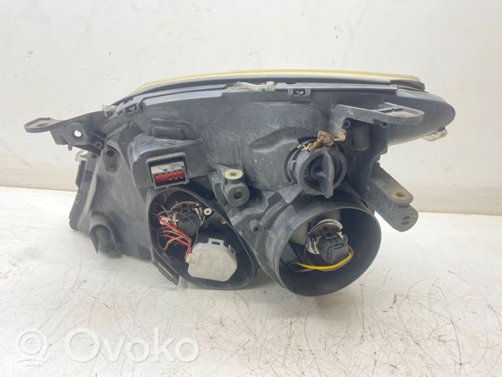 Opel Signum Lampa przednia 15588800