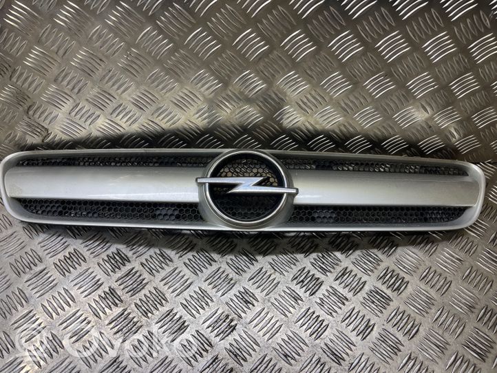 Opel Signum Maskownica / Grill / Atrapa górna chłodnicy 13123491