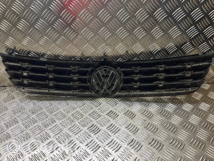 Volkswagen PASSAT B5 Etusäleikkö 3B0853653C