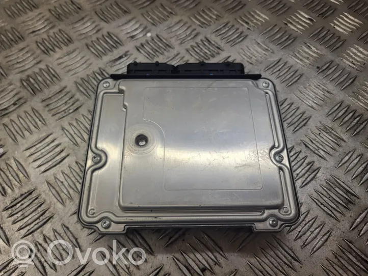 Toyota Corolla E120 E130 Variklio valdymo blokas 8966102A80