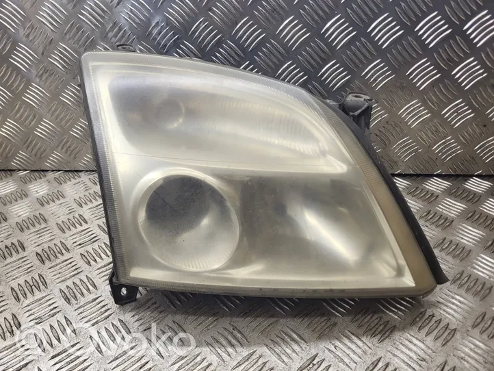 Opel Vectra C Lampa przednia 15588800