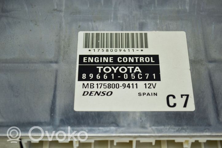 Toyota Avensis T250 Centralina/modulo motore ECU 8966105C71