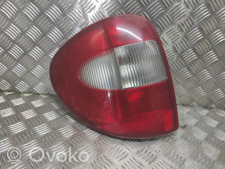 Dodge Caravan Luci posteriori 153671