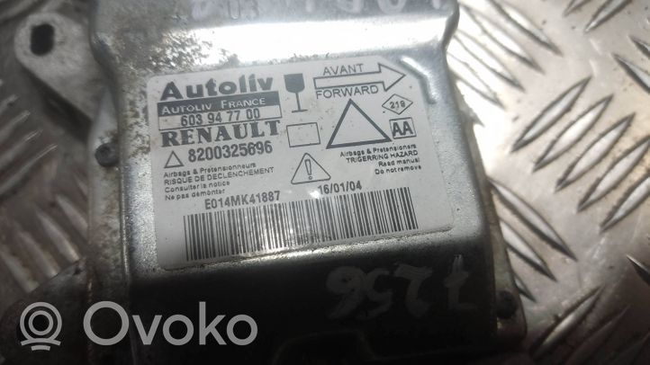 Renault Laguna II Unidad de control/módulo del Airbag 8200325696