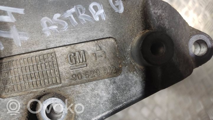 Opel Astra G Staffa di montaggio del compressore dell’A/C 90529912