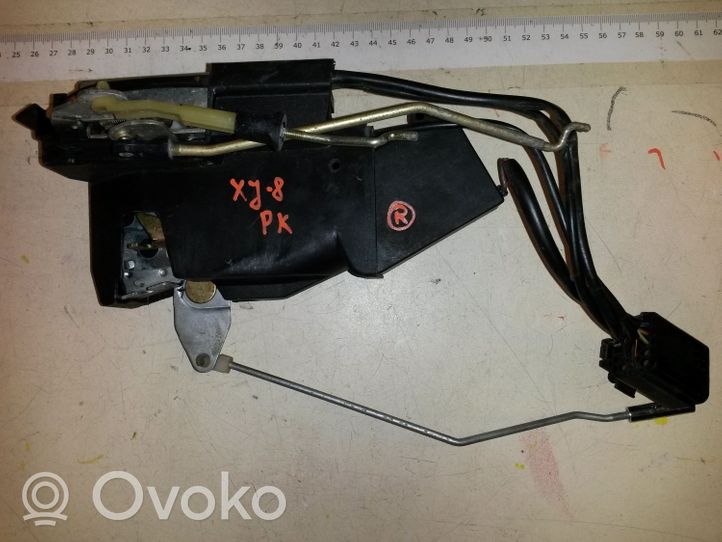 Jaguar XJ X308 Front door lock GNA1081AG