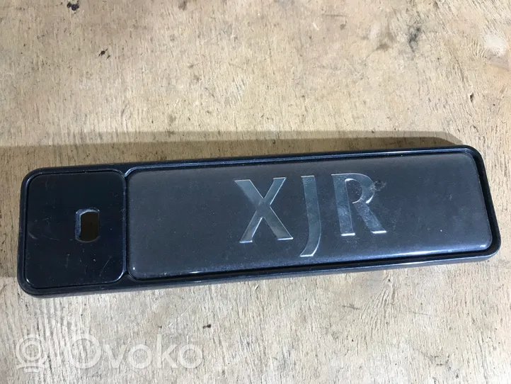 Jaguar XJ X308 Emblemat / Znaczek tylny / Litery modelu XJR