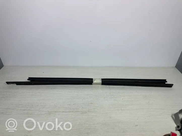 Opel Grandland X Rubber seal front door window/glass 9814857680