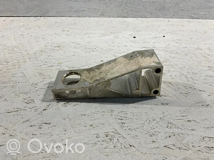 Mercedes-Benz S W222 Radiator mount bracket A2226261431