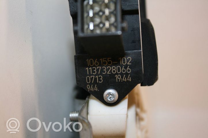Opel Signum Elektryczny podnośnik szyby drzwi bocznych / przesuwnych 9178986