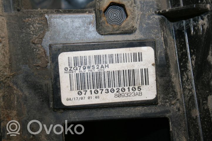 Dodge Caliber Takaluukun rekisterikilven valon palkki 809323AB