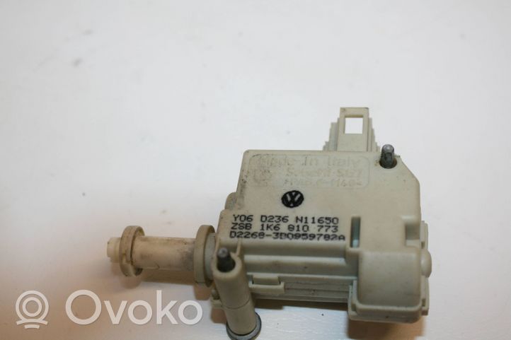 Volkswagen Golf V Motorino del tappo del serbatoio del carburante 3B0959782A