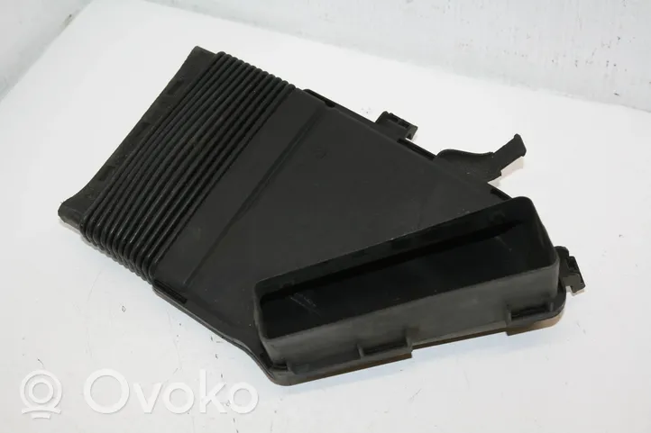 Audi A4 S4 B5 8D Parte del condotto di aspirazione dell'aria 8E0129617E