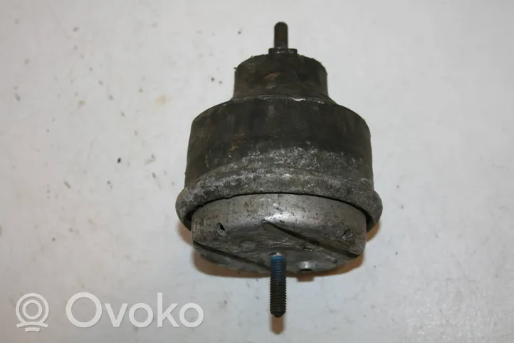 Volkswagen PASSAT B5.5 Supporto di montaggio del motore 8d0199379ac