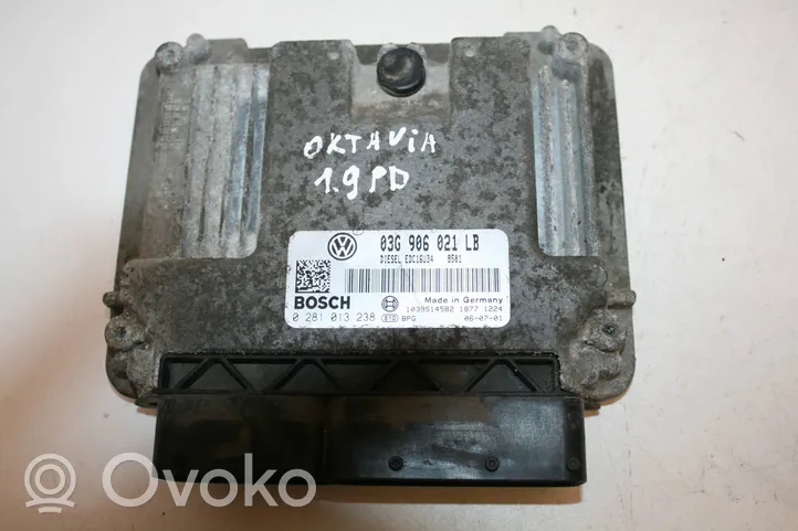 Skoda Octavia Mk2 (1Z) Calculateur moteur ECU 03G906021LB