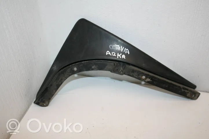 Skoda Octavia Mk2 (1Z) Takaroiskeläppä 1Z0621821B41