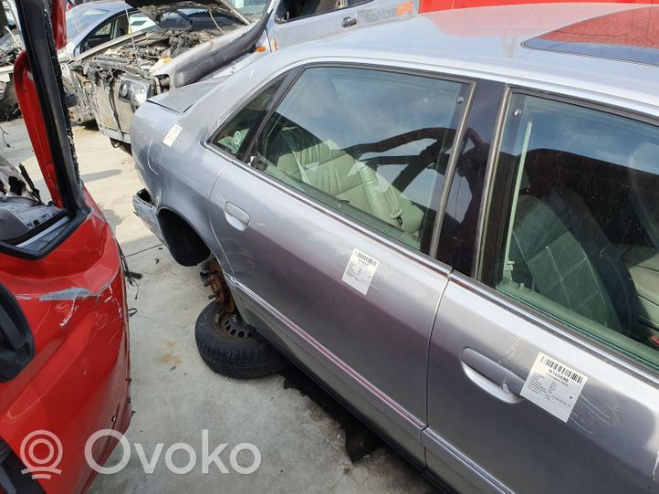 Audi A8 S8 D2 4D Porte arrière LY7W