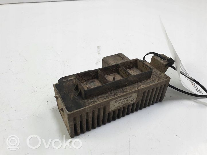 Opel Vivaro Ignition amplifier control unit 8200558438