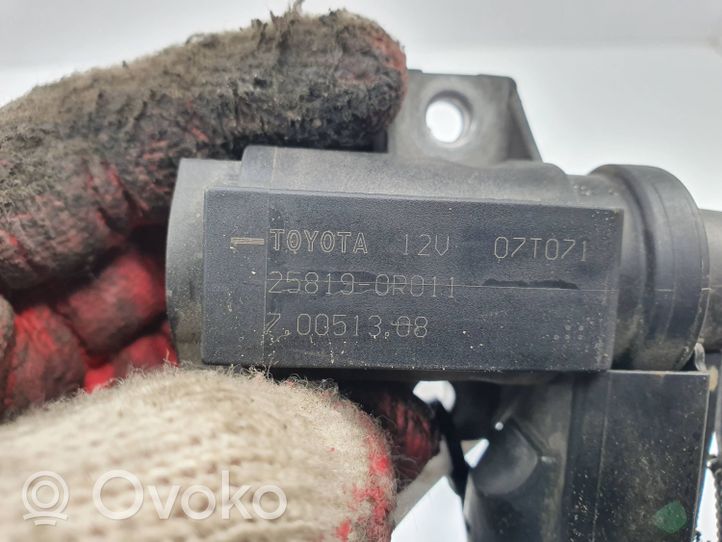 Toyota Avensis T250 Altra parte del vano motore 25819-0R011