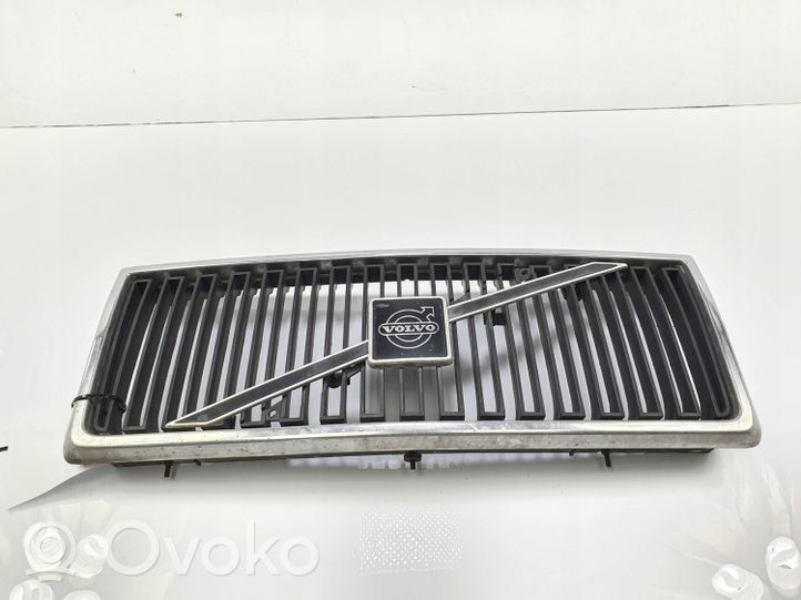 Volvo 240 Grille calandre supérieure de pare-chocs avant 1312657