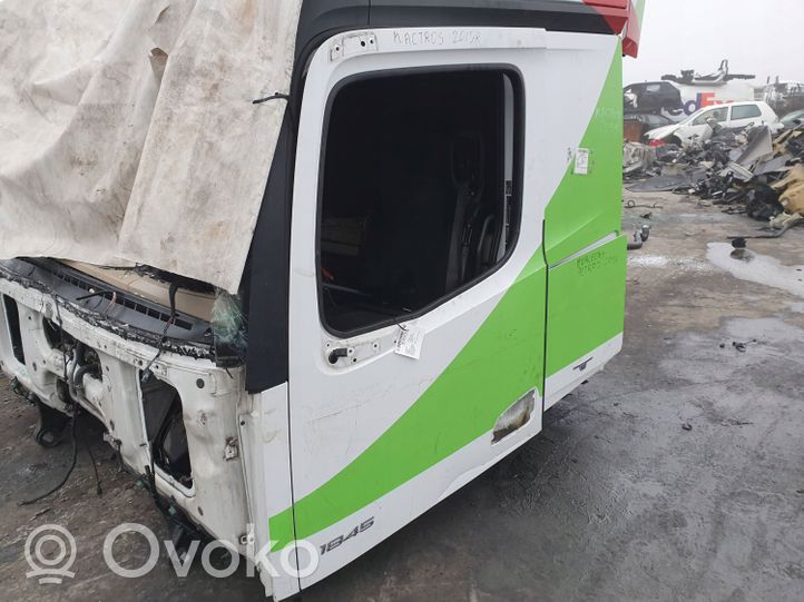 Mercedes-Benz Actros Porte avant 