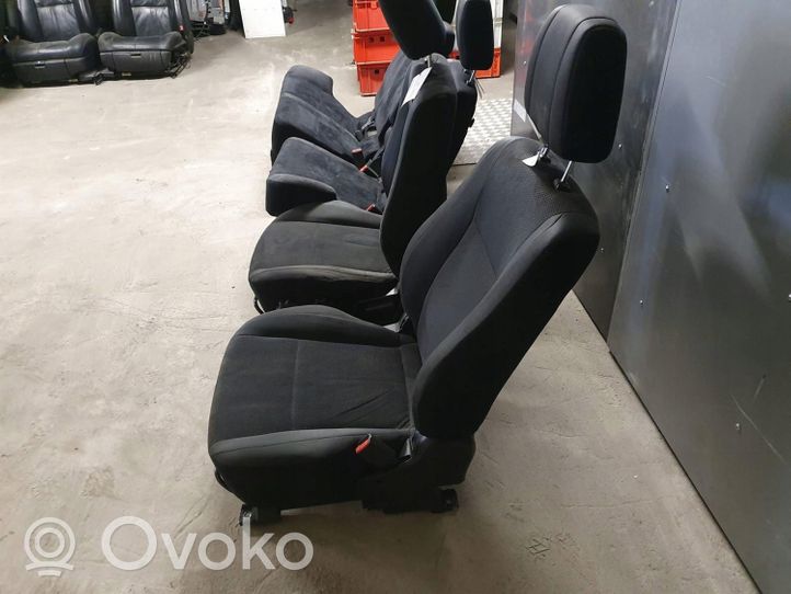 Mitsubishi Pajero Fotele / Kanapa / Komplet 3 DRZWIOWY