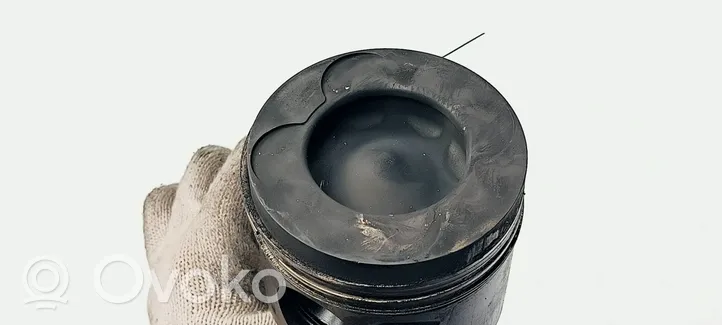 Mitsubishi Montero Piston 