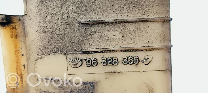 Daewoo Evanda Vairo stiprintuvo skysčio bakelis 96328365