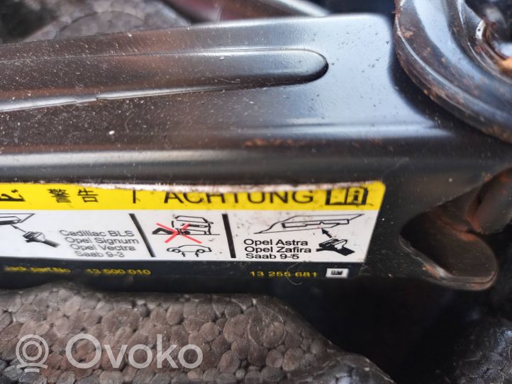 Opel Astra J Zestaw narzędzi 13323032