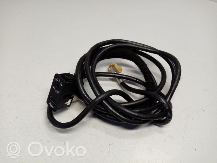 BMW 4 F32 F33 Connettore plug in USB 9229246