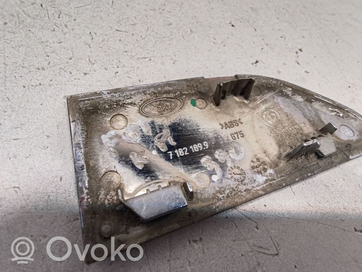 BMW 7 F01 F02 F03 F04 Listwa / Nakładka na błotnik przedni 7182189