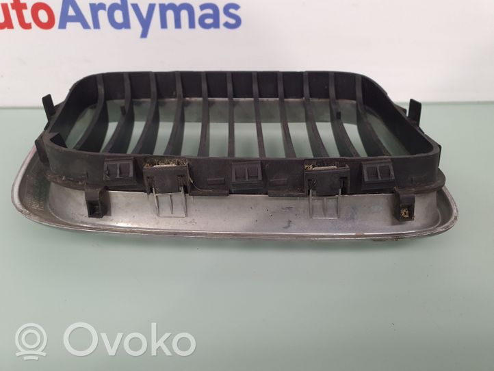 BMW 3 E36 Grille calandre supérieure de pare-chocs avant 51138195093