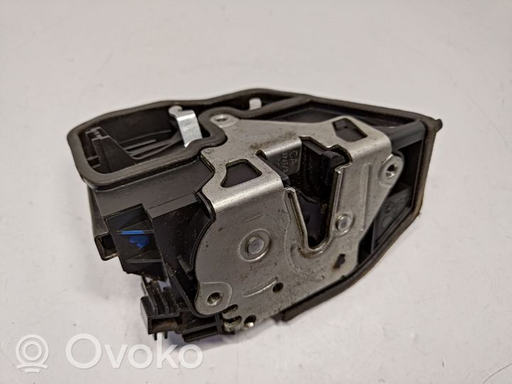 BMW 5 E60 E61 Serrure de porte avant 7202146