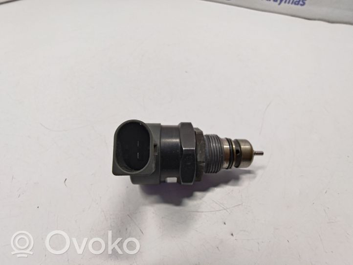 BMW 5 E60 E61 Regolatore di pressione del carburante 0281002481