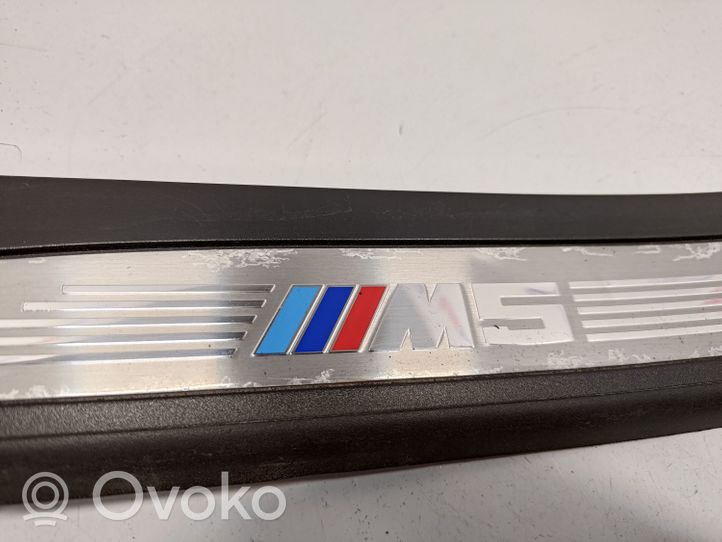 BMW M5 Takaoven kynnyksen suojalista 51477896861
