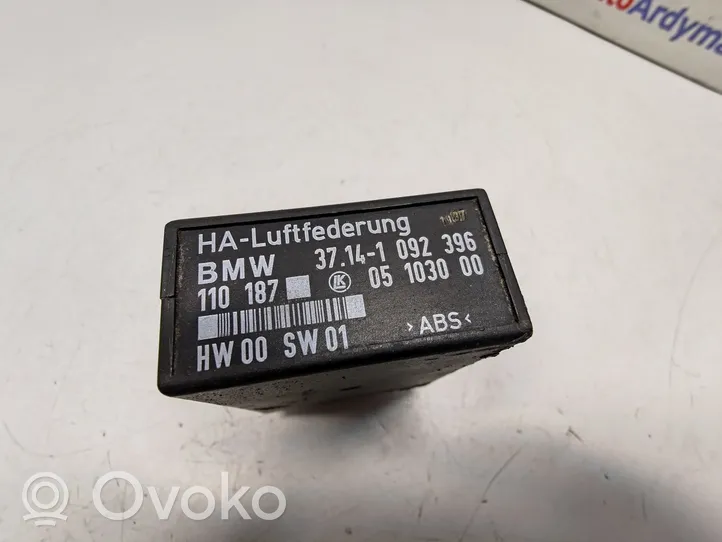 BMW 5 E39 Oro pakabos valdymo blokas (galinės) 37141092396