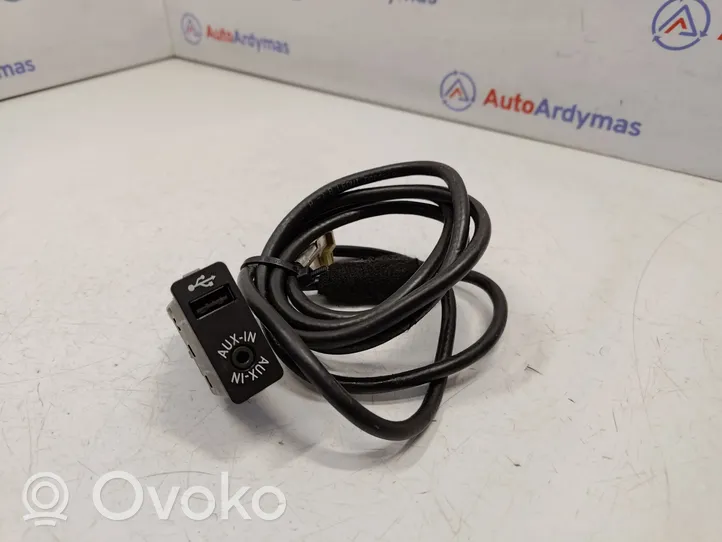 BMW X3 F25 Gniazdo / Złącze USB 84109237654