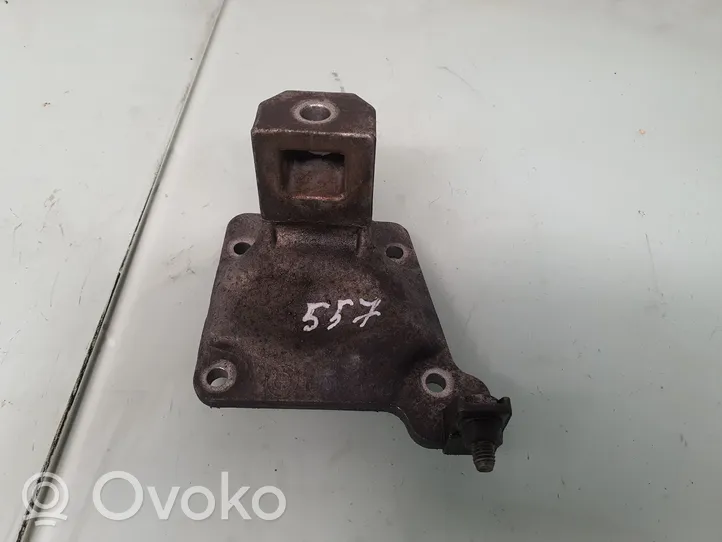 BMW 5 E39 Engine mounting bracket 6751226