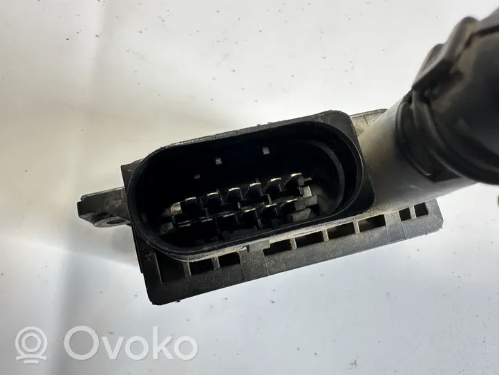 BMW 7 F01 F02 F03 F04 Žvakių pakaitinimo rėlė 8591724