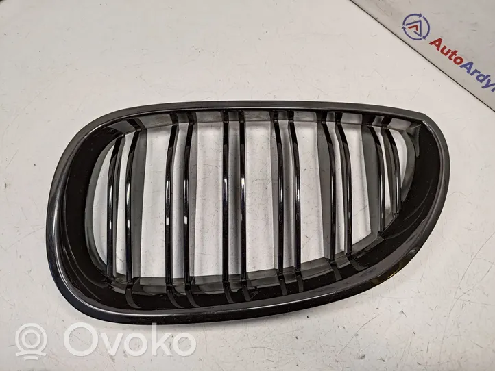 BMW 5 E60 E61 Front grill 51137065701