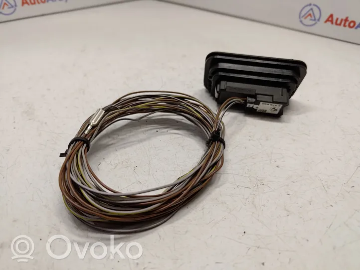 BMW X5 E70 Bouton interrupteur ouverture du coffre 8375580