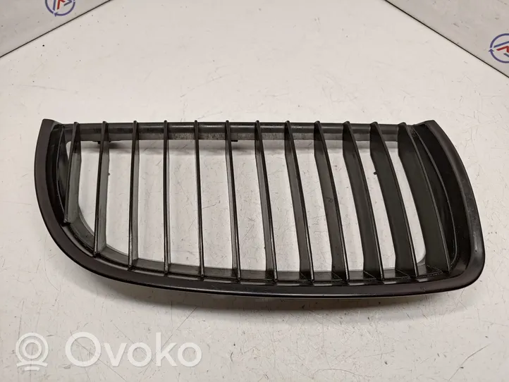 BMW 3 E90 E91 Atrapa chłodnicy / Grill 51137120010