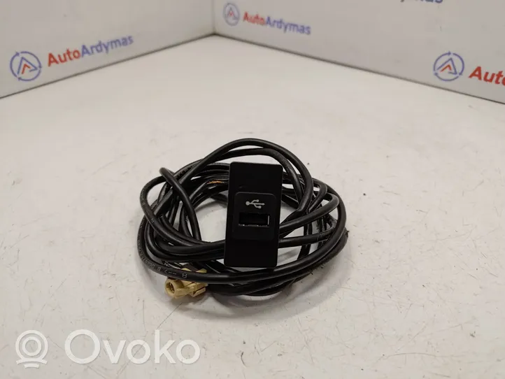 BMW 5 E60 E61 USB-pistokeliitin 9167196