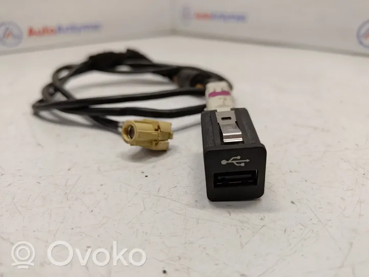 BMW 3 E90 E91 Connettore plug in USB 9167196