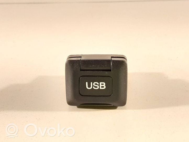 Honda Civic IX USB-pistokeliitin K139121