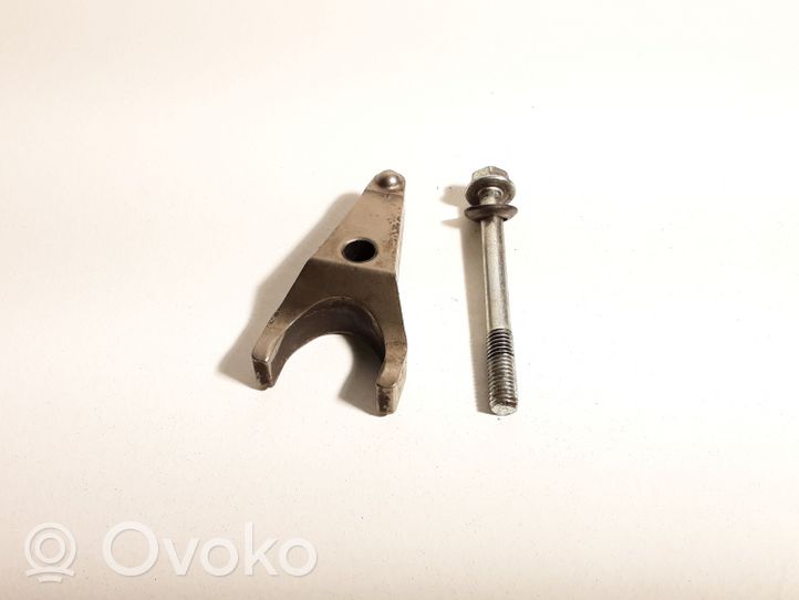 Toyota Corolla Verso AR10 Support de pince d'injecteur de carburant 